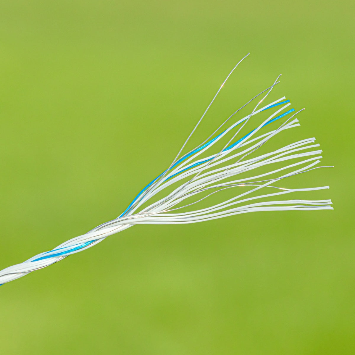 Fir gard electric 1000 m, rezistență la rupere 130 , rezistență electrică 0,11 Ω/m.